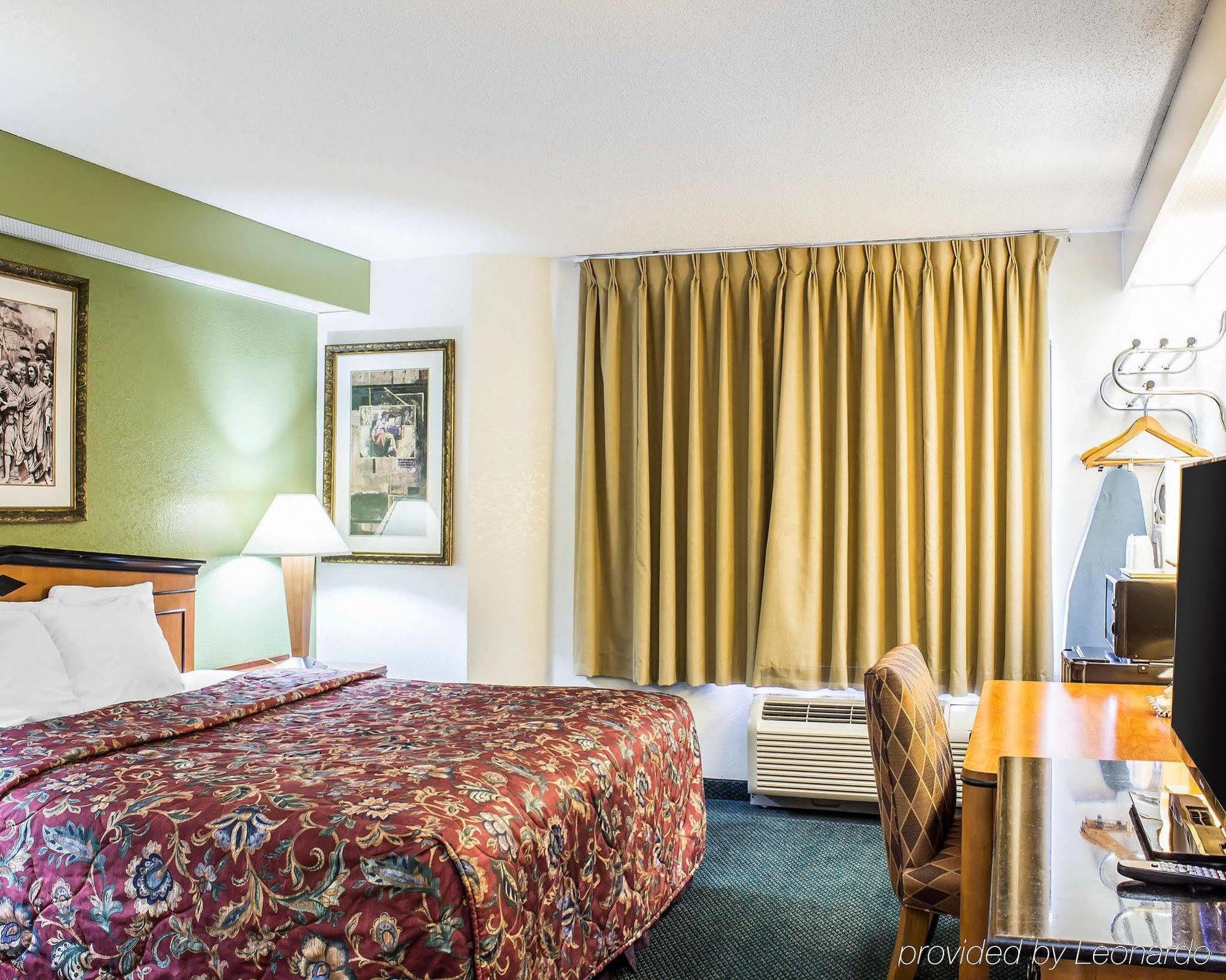 Quality Inn & Suites Raleigh North מראה חיצוני תמונה
