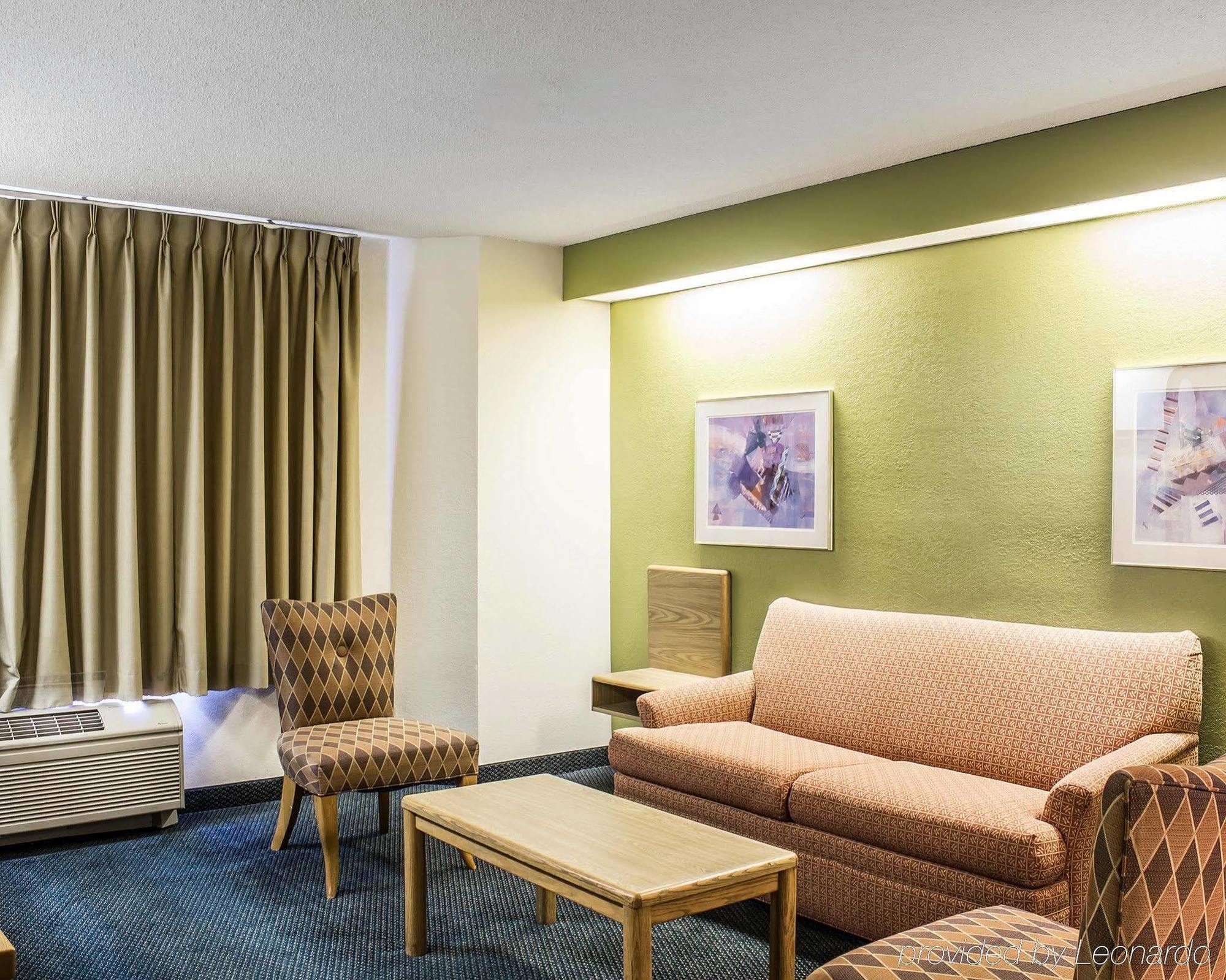 Quality Inn & Suites Raleigh North מראה חיצוני תמונה