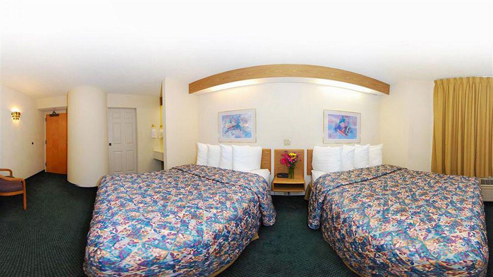 Quality Inn & Suites Raleigh North מראה חיצוני תמונה